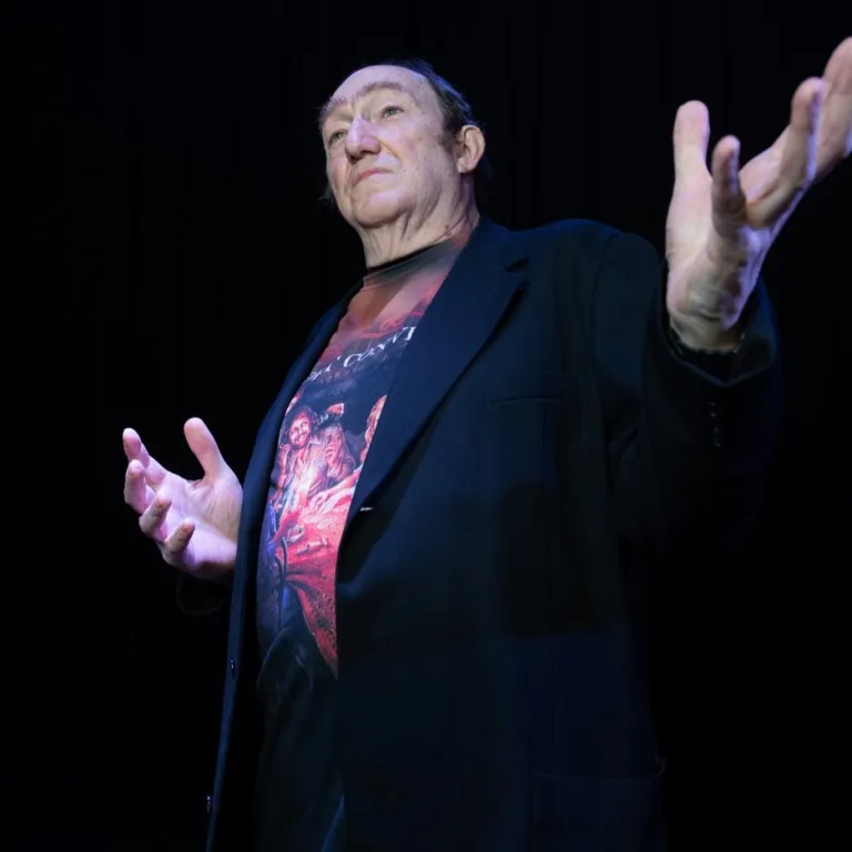 Adrián Stoppelman presenta “Y al tercer día...” (y cómo sobreviví a los médicos que me salvaron)