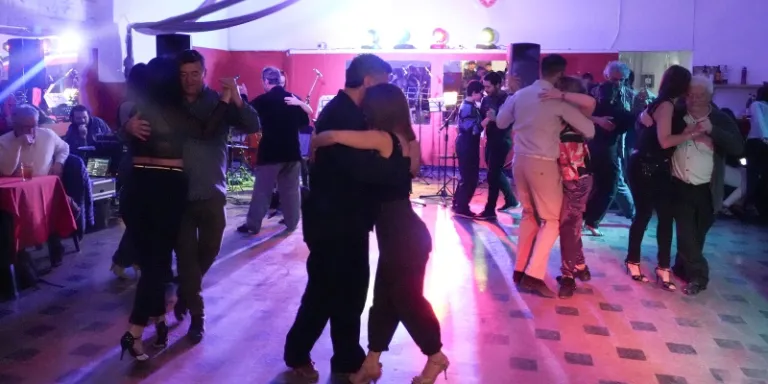 El Auditorium sigue llevando la milonga a los barrios