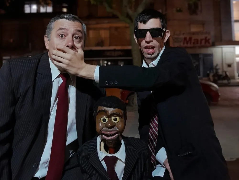 Sube a escena "Quién habla ahí?"