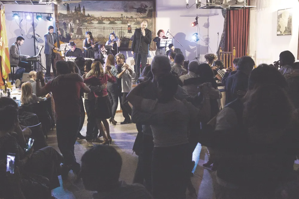El Auditorium lleva la milonga a clubes de barrio