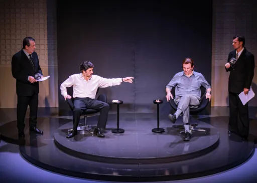 Sube a escena “El debate” de Manuel González Gil