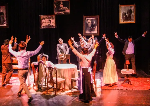 Sube a escena “Los Invisibles” de Gregorio de Laferrere